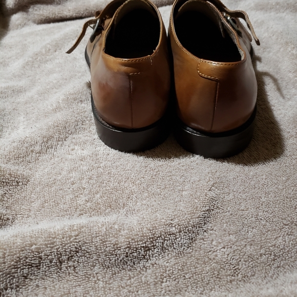 Men's 9.5 brown leather shoes. - Picture 2 of 5